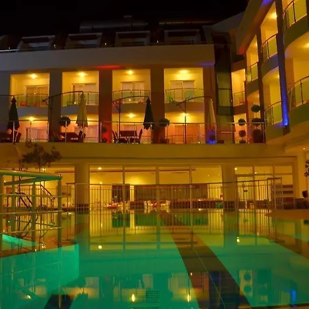 Life Elite Hotell Side